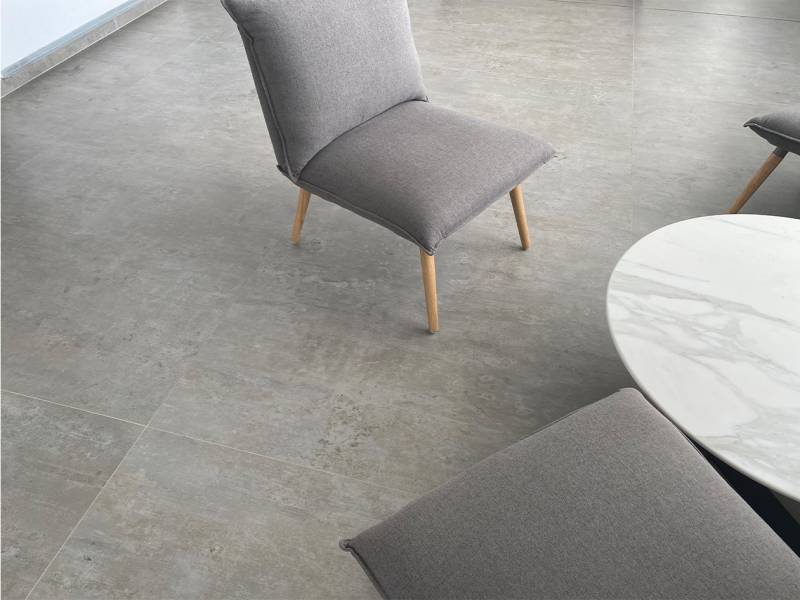 Plaques de Revêtement pour sol effet béton ciré en Neolith au Maroc à Casablanca - Rabat