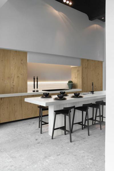 Matériaux pour rénovation d'une cuisine en grande dalle de revêtement style travertin à prix pas cher à Rabat, au Maroc : architecture design et raffinée