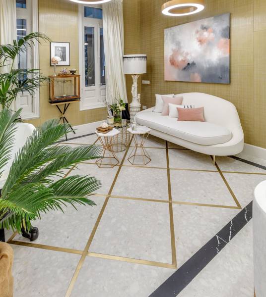 Intérieur rétro et tendance en revêtement style Terrazzo au sol : matériau résistant et durable à prix bas à Casablanca, au Maroc