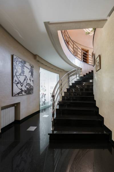 Escalier en ganite noir du  Zimbabwe en finition polie